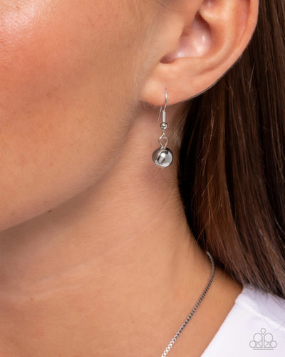 Paparazzi Threaded Tapestry - Silver