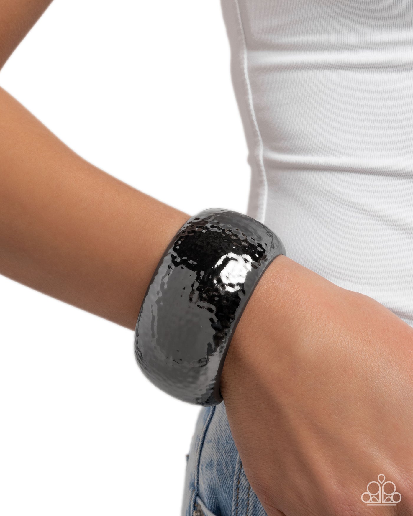 Paparazzi Hammered Hassle - Black