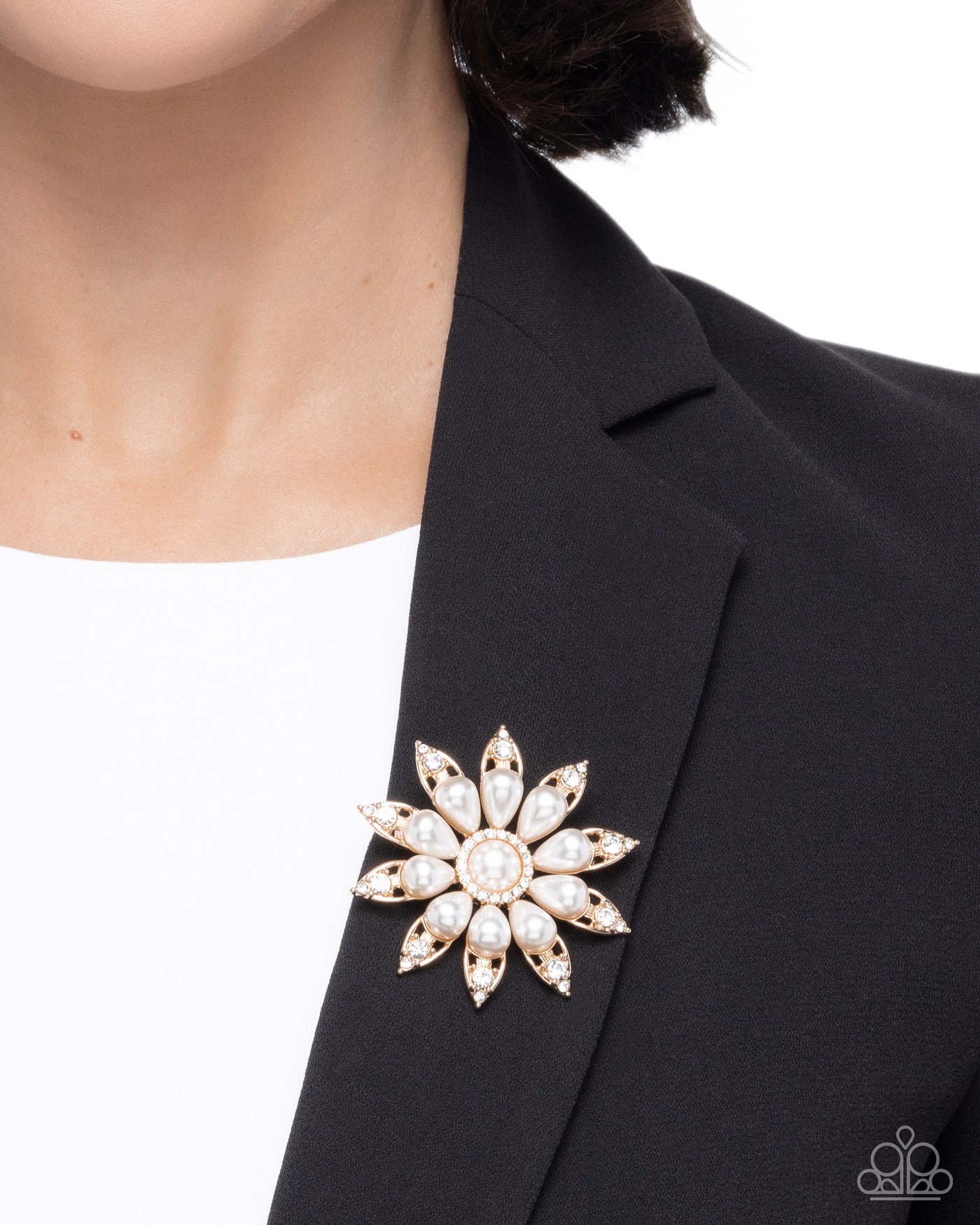 Paparazzi Timeless Tribute - Gold