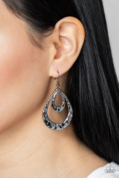 Paparazzi Earring ~ Museum Muse - Black